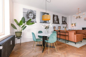 Trendy and sunny renovated flat with vintage features and superb view